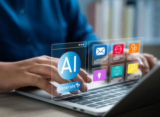 Principiante en criptomonedas que estudia las bases de la negociación automatizada con IA
